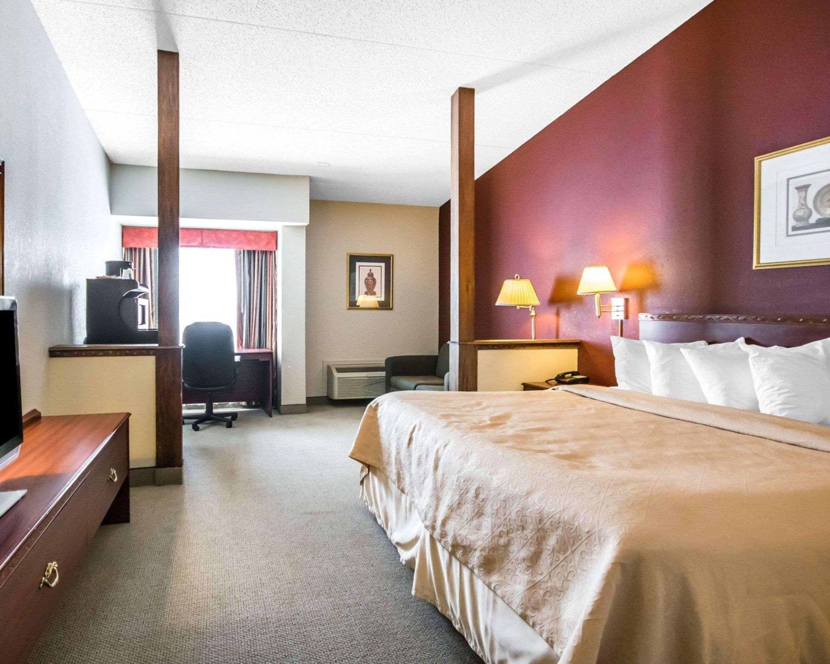 Quality Inn & Suites Elizabethtown Exterior photo