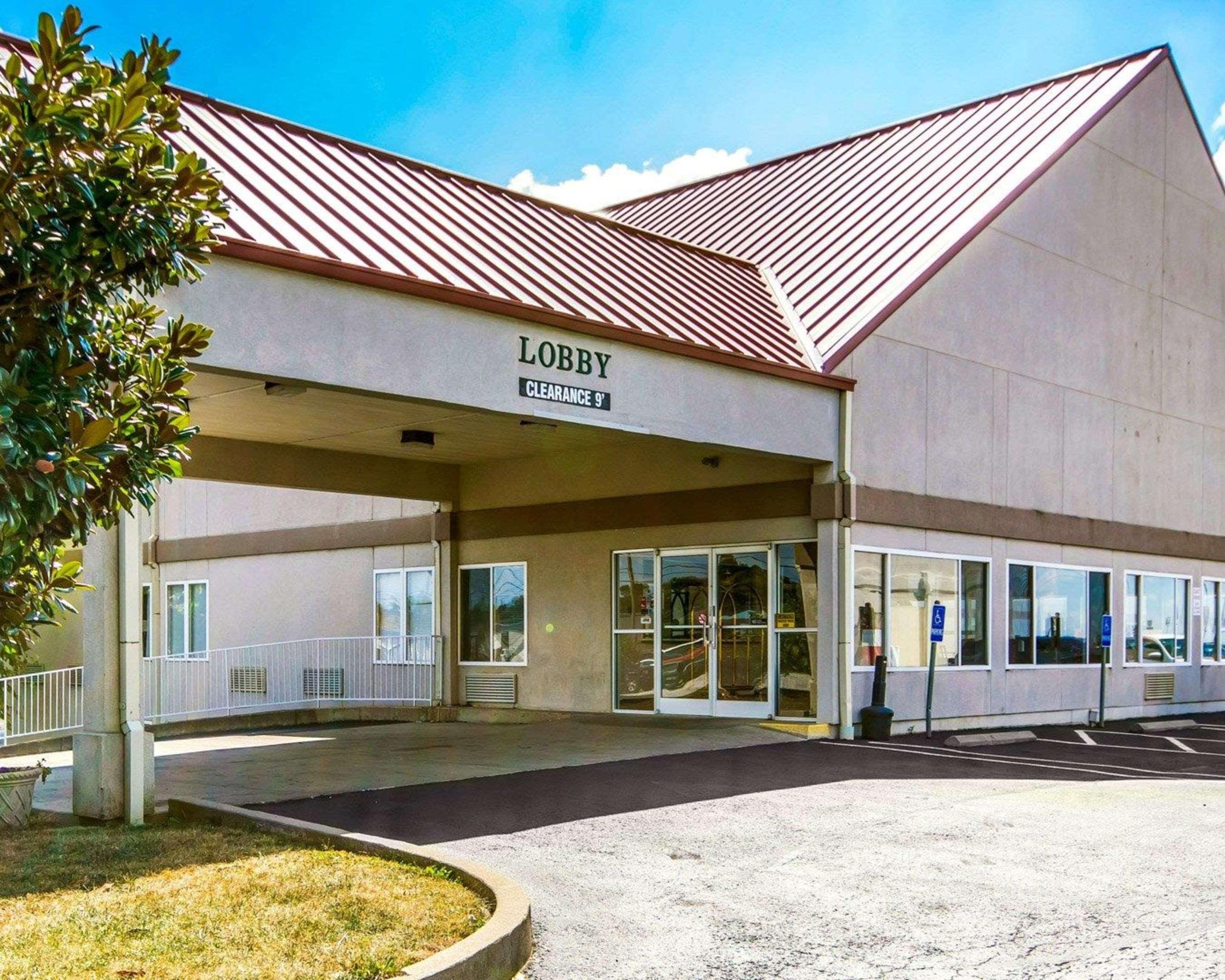 Quality Inn & Suites Elizabethtown Exterior photo